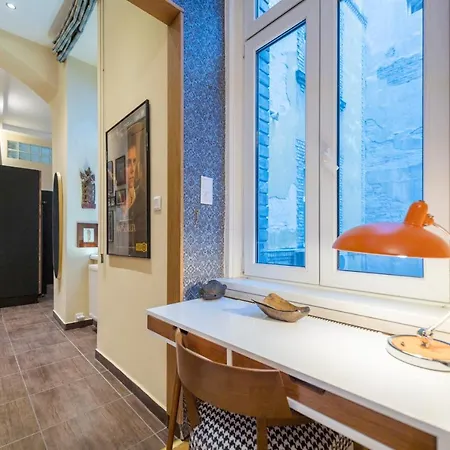 Apartment Venus - The Actor's Den