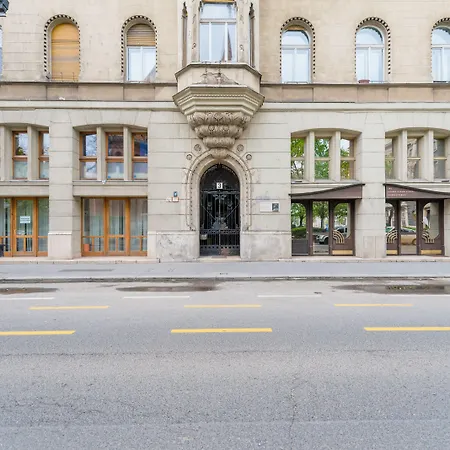 Venus - The Actor's Den *