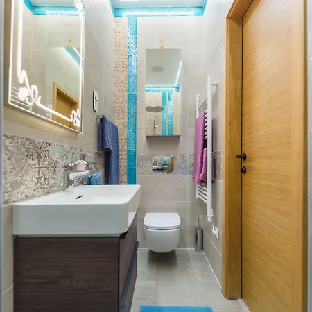 Venus - The Actor's Den 아파트