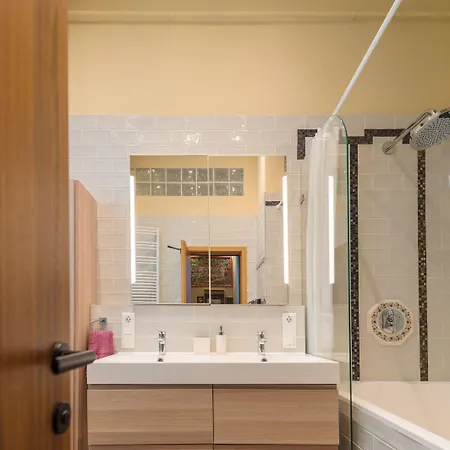 Venus - The Actor's Den 부다페스트