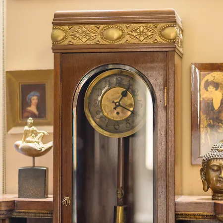 Venus - The Actor's Den *