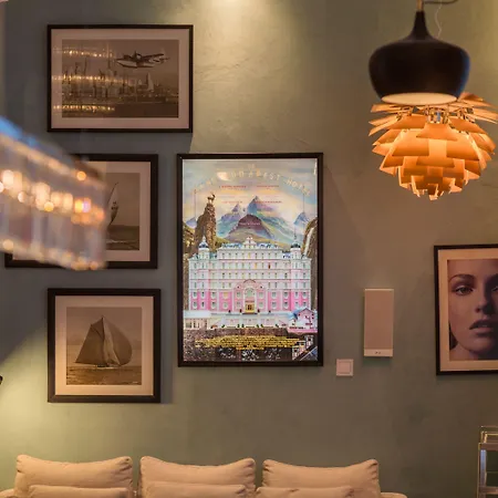 Venus - The Actor's Den